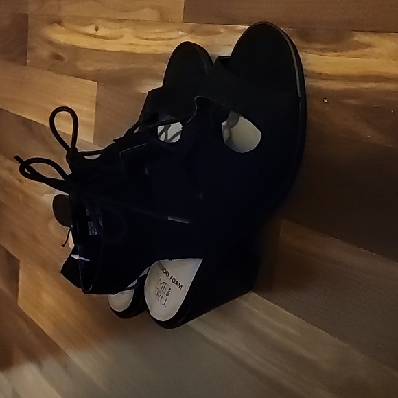 Time and Tru Black Boots Size 6W - Picture 2 of 5